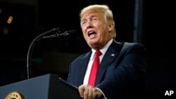 El presidente de EE.UU., Donald Trump, asistió a un acto de campaña en el Ford Center, en Evansville, Indiana, el jueves, 30 de agosto de 2018.