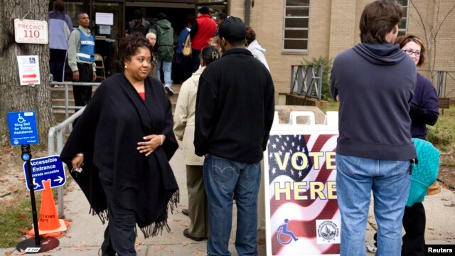 Los votantes acudieron a las urnas el tres de noviembre para elegir dos gobernadores, alcaldes y autoridades intermedias. 
