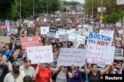 برخی رسانه ها تعداد معترضان به نژاد پرستی در بوستون را سی هزار نفر گزارش کردند.