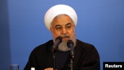 FOTO DE ARCHIVO: El presidente iraní, Hassan Rouhani, habla durante una reunión con líderes tribales en Karbala, Irak, el 12 de marzo de 2019.