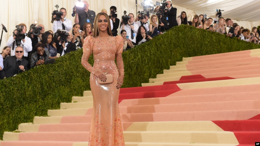 Met Gala 2016: Lady Gaga, Beyonce and More on the Red Carpet