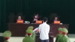 Hội đồng xét xử tuyên án ông Nguyễn Năng Tĩnh, 20/04/2020. Photo Báo Nghệ An
