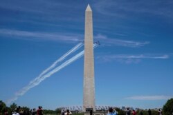 "Голубые ангелы" и "Буревестники" пролетели над Монументом Вашингтону