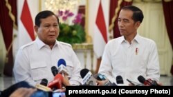 Pertemuan Presiden Joko Widodo dan Ketua Umum Partai Prabowo Subianto yang memastikan masuknya Gerindra ke pemerintahan, Jakarta, 11 Oktober 2019. (Foto: presidenri.go.id.)