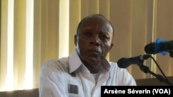 Le général Jean Marie Michel Mokoko, jugé et condamné à 20 ans de reclusions. (VOA/Arsène Séverin)