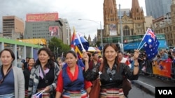 Tibetan exiles parade through Melbourne on Australia's National Day on January 26. (Amy Yee for VOA News)