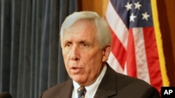Congressman Frank Wolf (VOA file photo)