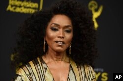 Aktris Angela Bassett di acara Television Academy's 2019 Creative Arts Emmy Awards 14 September 2019 (dok: Jordan Strauss/Invision for the Television Academy/AP Images)