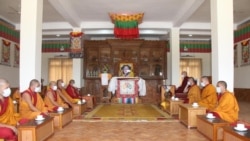 བྱེས་ཀྱི་བཀྲ་ཤིས་ལྷུན་པོར་པཎ་ཆེན་རིན་པོ་ཆེའི་འཁྲུངས་སྐར་སྲུང་བརྩི།