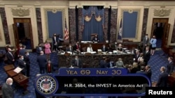 Potpredsjednica SAD Kamala Harris saopštila je rezultat glasanja u Senatu o prijedlogu zakona o obnovi infrastrukture, 10. augusta 2021.