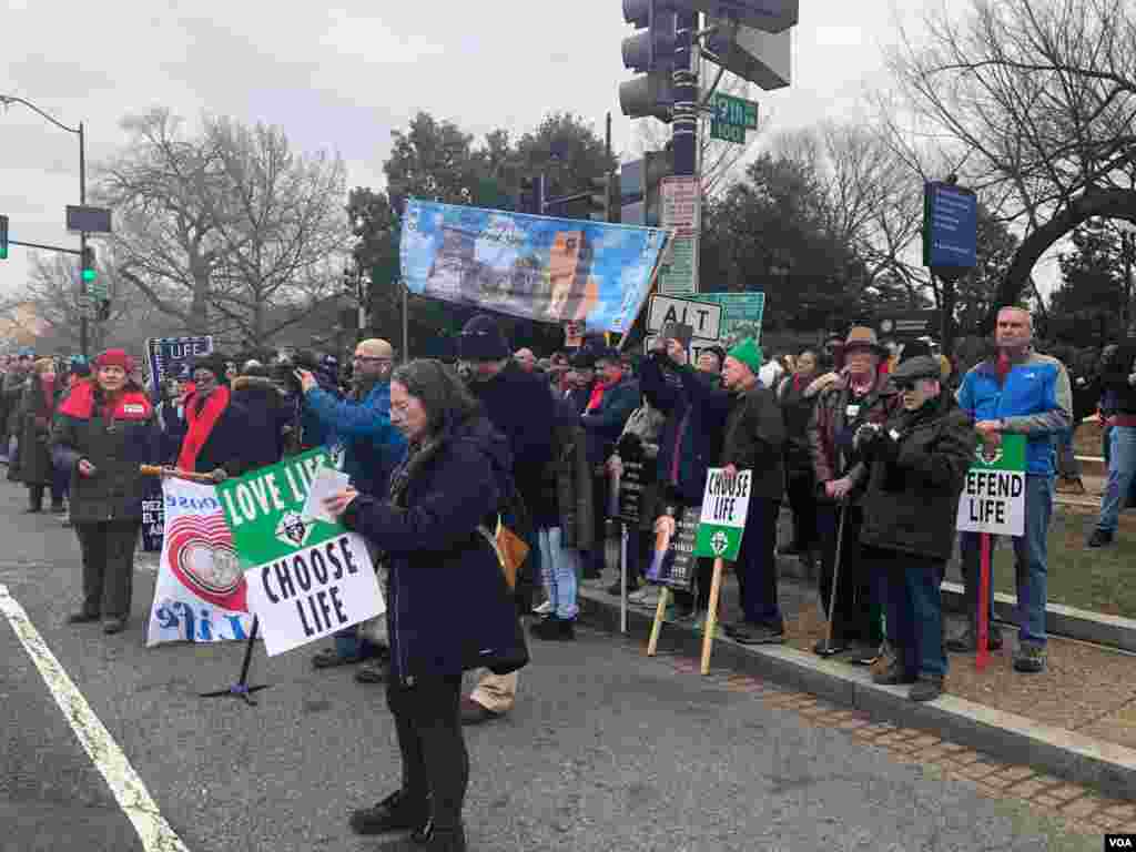 اسقاط حمل مخالف تنظیم، &rsquo;سوزن بی اینتھنی لسٹ&lsquo; نے کہا تھا کہ وہ نومبر میں ہونے والے انتخابات میں ٹرمپ اور دیگر ری پبلیکن امیدواروں کی حمایت میں پانچ کروڑ 20 لاکھ ڈالر کا عطیہ دیں گے۔
