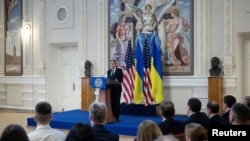 우크라이나를 방문 중인 토니 블링컨 미 국무장관이 14일 우크라이나 수도 크이우의 ‘폴리테크닉 연구소’에서 연설을 하고 있다.