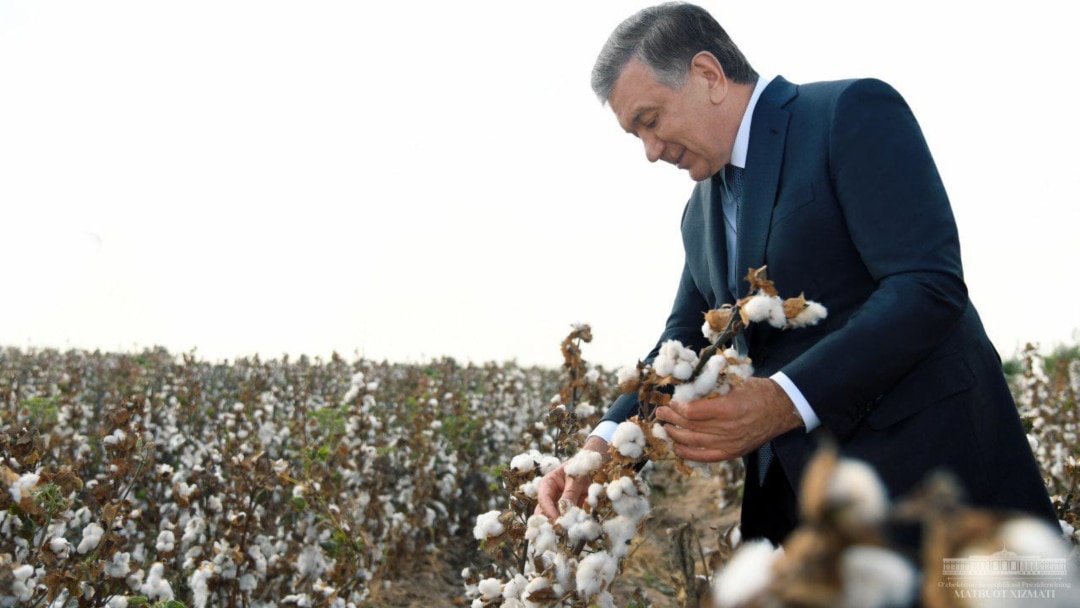 Xalq xojaligi bolimida qozoq ayollari jinsiy aloqa