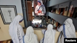 Para biarawati "Missionaries of Charity" yang didirikan oleh mendiang Bunda Teresa di Kolkata, India (foto: ilustrasi). 