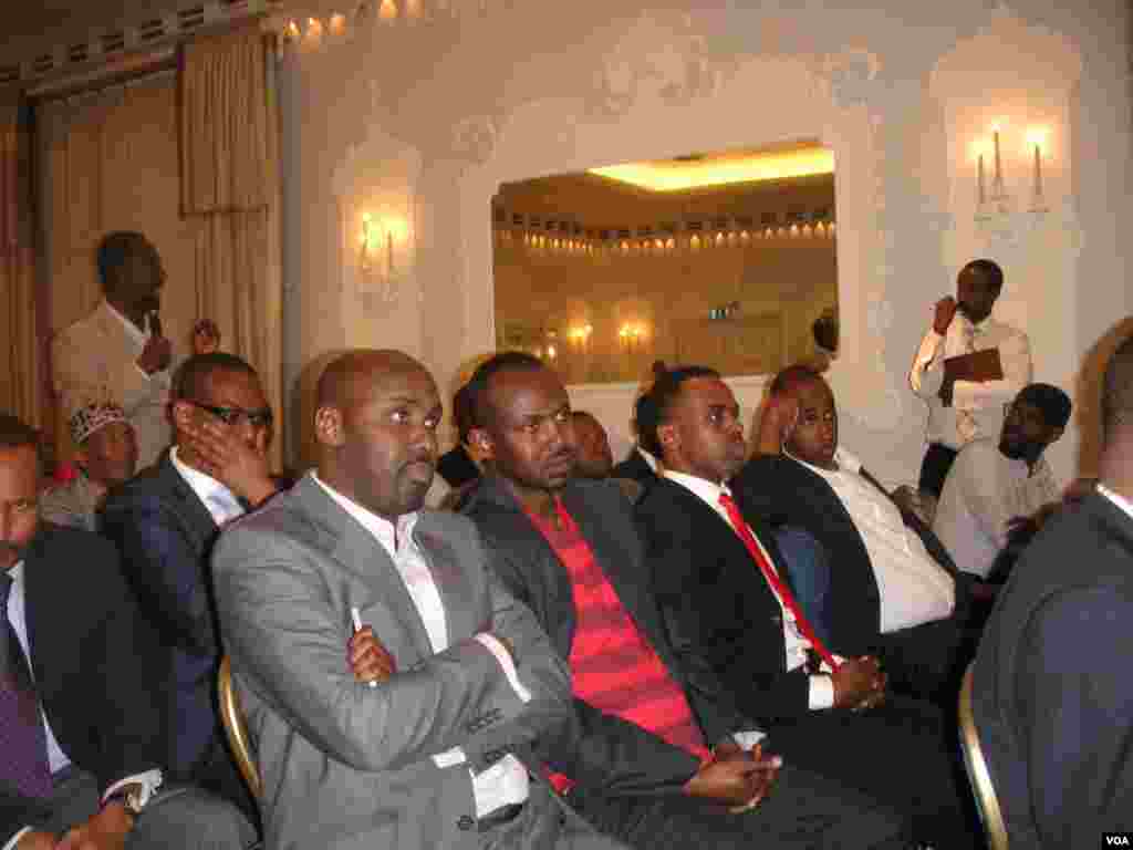 Dadwaynaha ka soo qeyb galay barnaamijka VOA ee London