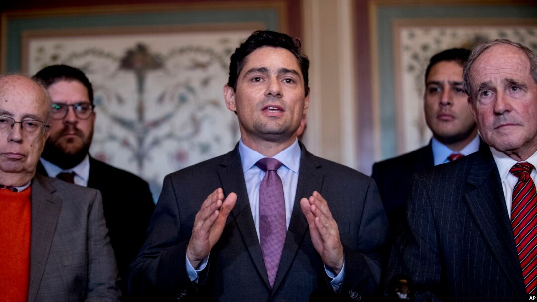 El representante del gobierno encargado de Venezuela en Estados Unidos, Carlos Vecchio, se reunió el lunes con un alto mando del Departamento de Defensa.
