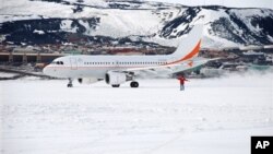 Australijski avion na pisti baze "Mekmurdo" na Antarktiku