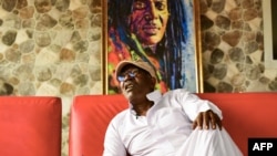 Le chanteur ivoirien de reggae Seydou Kone alias Alpha Blondy se prépare à la sortie de son prochain album "Human Race" à Abidjan, le 4 septembre 2018.