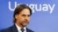ARCHIVO: El presidente de Uruguay, Luis Lacalle Pou, durante una conferencia de prensa en Montevideo, el 4 de noviembre de 2023.