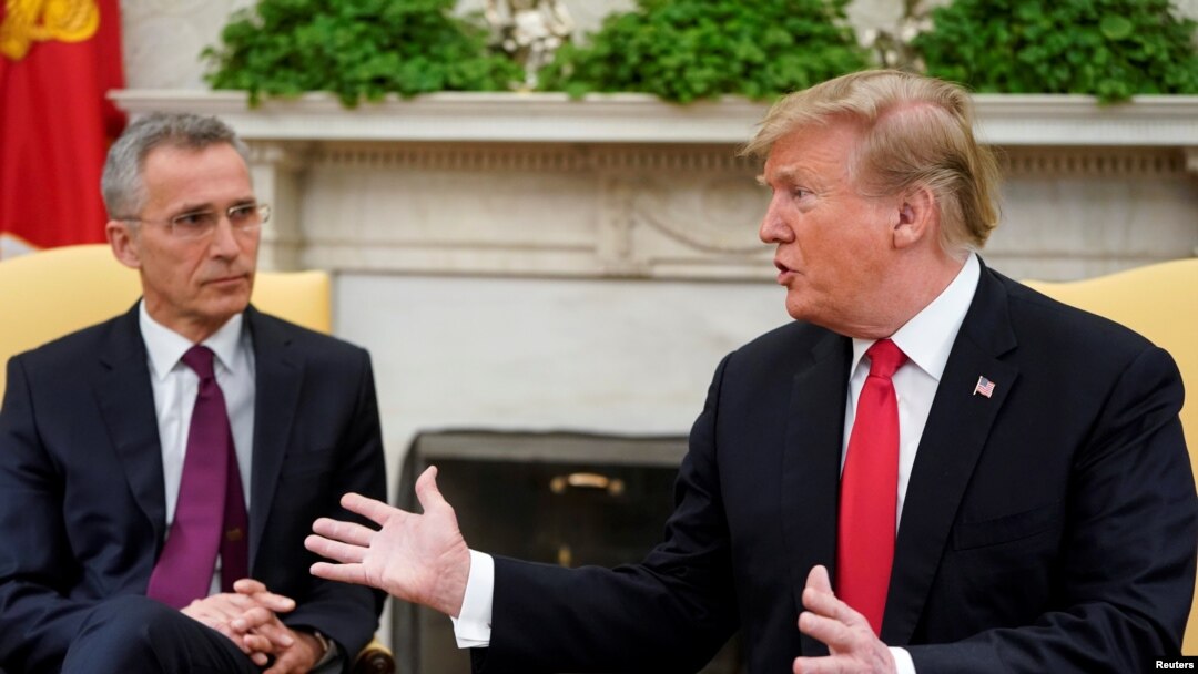 Perezida Donald Trump mu mubonano n'umunyamabanga mukuru wa NATO, Jens Stoltenberg mu biro White House i Washington, itariki 02/04/2019.