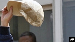 Ethiopia's Prime Minister Meles Zenawi lifts his cap to salute supporters at Meskel Square in Addis Ababa (2010 file photo)