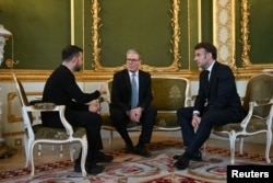 Ukraine's President Volodymyr Zelenskyy, Britain's Prime Minister Keir Starmer and France's President Emmanuel Macron hold a meeting during a summit at Lancaster House in central London, March 2, 2025.