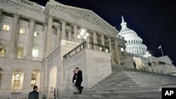 Congressmen walk down the steps of the House of Representatives as they work overnight on a spending bill, on Capitol Hill in Washington, February 18, 2011 (file photo)