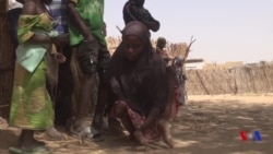 Portrait d'une jeune fille handicapée dans un camp de Diffa (vidéo)