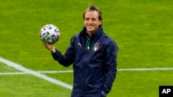 روبرتو مانچینی مربی ۵۸ ساله ایتالیایی