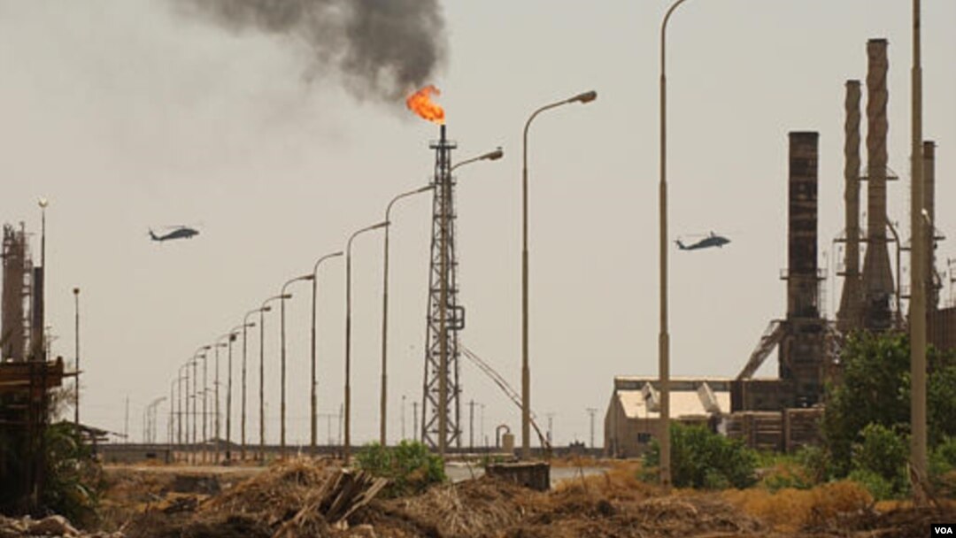 Fasilitas penyulingan minyak terbesar Irak di kota Baiji, utara Baghdad yang kini dikuasai ISIS (foto: dok).