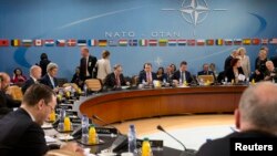 Pertemuan Menlu NATO di Brussels, Belgia menegaskan kembali "pertahanan kolektif" sesama anggota NATO (1/4). 