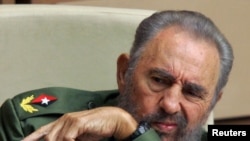 ប្រធានាធិបតី​គុយបា​លោក​ Fidel Castro នៅ​ក្នុង​ការ​ប្រជុំ​ចុង​ឆ្នាំ​របស់​សភា​ក្នុង​ប្រទេស​គុយ​បា​កាល​ពី​ថ្ងៃទី​២៣ ធ្នូ ២០០៥។