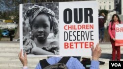 Une manifestation tenue dimanche 12 avril 2015 à Washington, Etats-Unis, pour réclamer la libération de 276 lycéennes enlevées un an plus tôt à Chibok au Nigéria