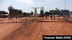 Les rues de Bangui étaient vides lundi, le 24 octobre 2016. (VOA/Freeman Sipila)