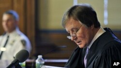 Judge Douglas E. McKeon looks at paperwork during the civil case between Nafissatou Diallo and Dominique Strauss-Kahn at Bronx State Supreme Court, New York, March 28, 2012.