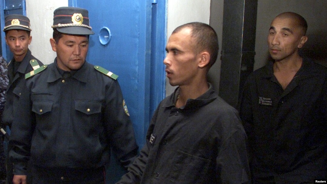 "Jasliq" qamoqxonasi mahbuslari tushlikka chiqmoqda, 29-sentabr, 2003-yil.