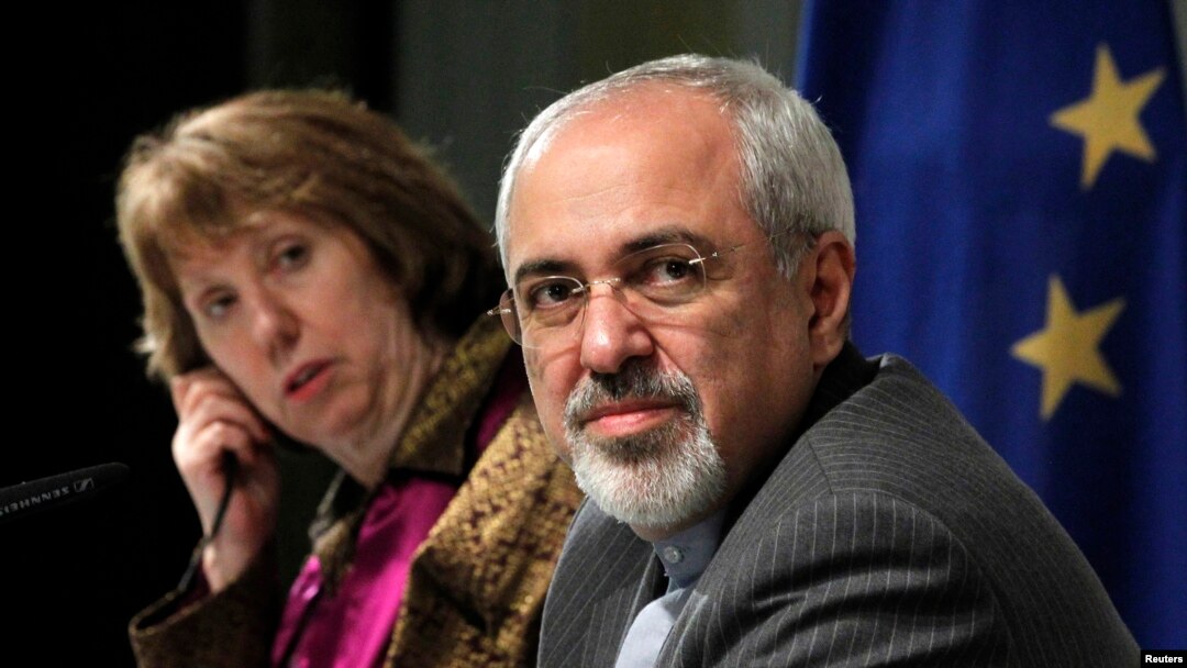 Eron tashqi ishlar vaziri Muhammad Javod Zarif va Yevropa Ittifoqi rasmiysi Ketrin Eshton Jenevadagi muzokaralar yakunida matbuot anjumanida ishtirok etmoqda, 10-noyabr, 2013-yil