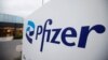 Logo Pfizer terlihat di kantor Pfizer di Puurs, Belgia, 2 Desember 2022. (Foto: REUTERS/Johanna Gero)