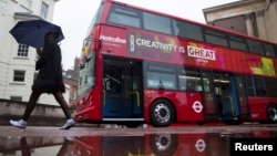 Sebuah bus di kota London, Inggris (foto: dok). Perusahaan "Bio-Bean" memanfaatkan ampas kopi sebagai bahan bakar bagi beberapa bus kota London.