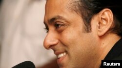 Bintang Bollywood Salman Khan akan diadili atas kasus tabrak lari (foto: dok). 