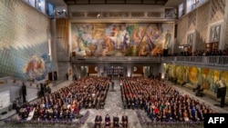 Norveški kralj Harald, kraljica Sonja, princeza Mette-Marit i princ Haakon prisustvuju ceremoniji dodjele Nobelove nagrade za mir 10. decembra 2023. u gradskoj vijećnici Osla.