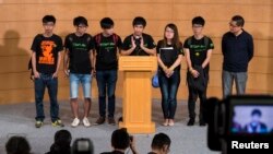 Para pemimpin mahasiswa Hong Kong memberikan keterangan pers, Selasa (21/10).