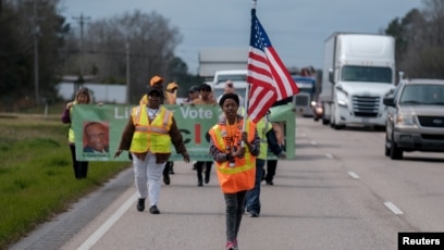 yalangoch qiz pastdan turgan korinish Yaxshi sifatli MP4 porno videolar