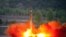 Phi dạn tầm xa Hwasong-12 được phóng vào ngày 14/5/2017 (ảnh do Thông tấn xã Bắc Triều Tiên KCNA công bố ngày 15/5/2017.