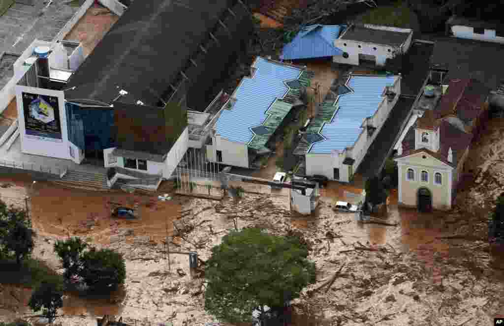 Vista aérea da cidade de Nova Frigurgo após um deslizamento de terras.