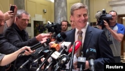 Perdana Menteri Selandi Baru Bill English berbicara kepada wartawan di Wellington, Selandia Baru. (Foto: Dok)