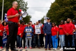 Predsjednik Biden pridružio se štrajku Ujedinjenih automobilskih radnika u Bellvilleu u Michiganu, 26. septembra 2023. (Foto: Rojters/Evelyn Hockstein)