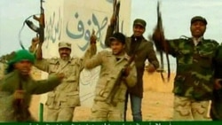 تلويزيون دولتی ليبی از پس گرفتن يک شهرک نفتی از شورشيان خبر می دهد