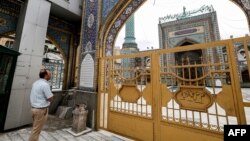 ایران نے مساجد کھولنے کا فیصلہ ایسے موقع پر کیا ہے جب ملک بھر میں کرونا وائرس کے کیسز میں مسلسل اضافہ ہو رہا ہے۔ (فائل فوٹو)