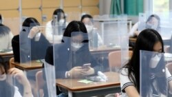 У Південній Кореї учні повернулися до шкіл після карантину. 20 травня 2020 р.